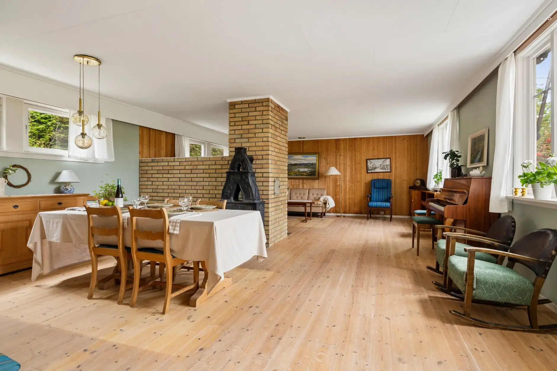1840s Norwegian House with Expansive Grounds and 7 Bedrooms in Grimstad - Image 5