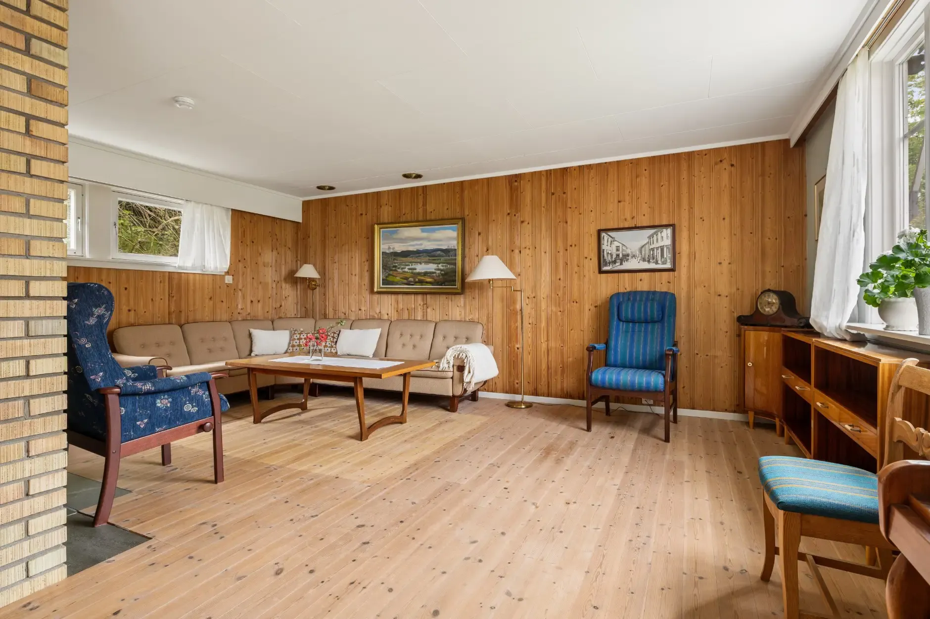 1840s Norwegian House with Expansive Grounds and 7 Bedrooms in Grimstad - View image 11 of 48