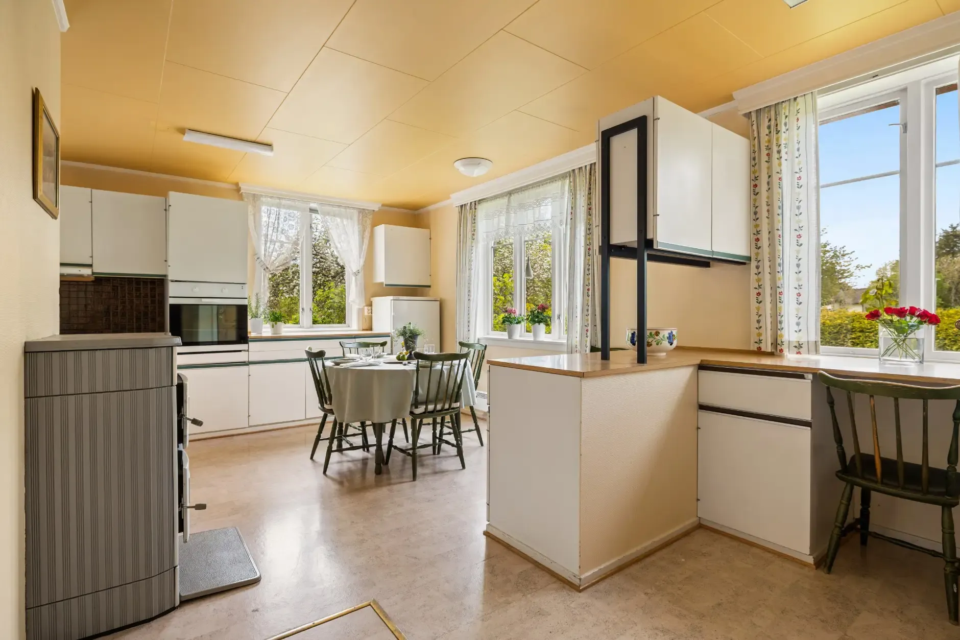 1840s Norwegian House with Expansive Grounds and 7 Bedrooms in Grimstad - View image 13 of 48