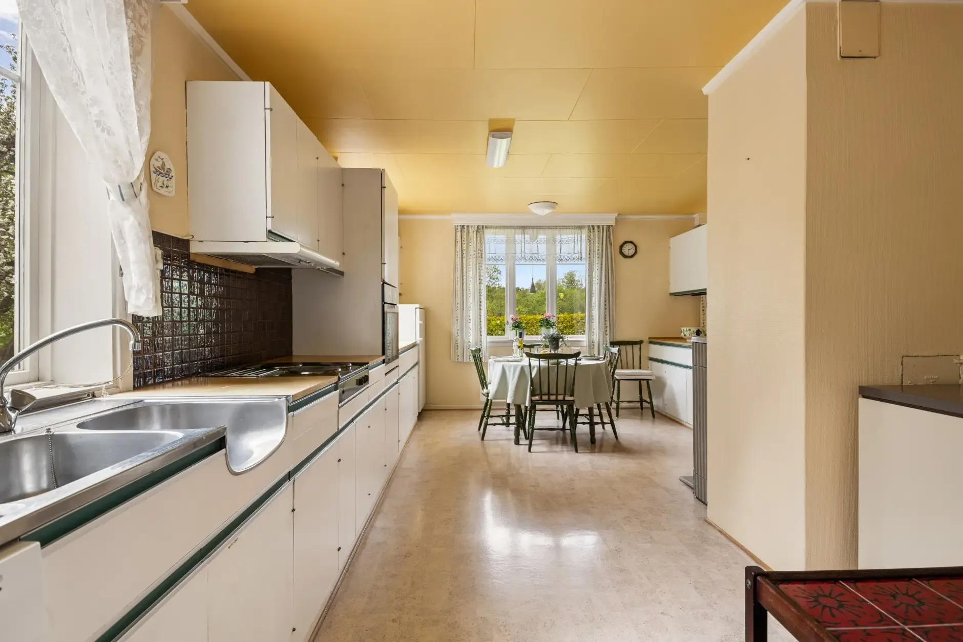 1840s Norwegian House with Expansive Grounds and 7 Bedrooms in Grimstad - View image 17 of 48