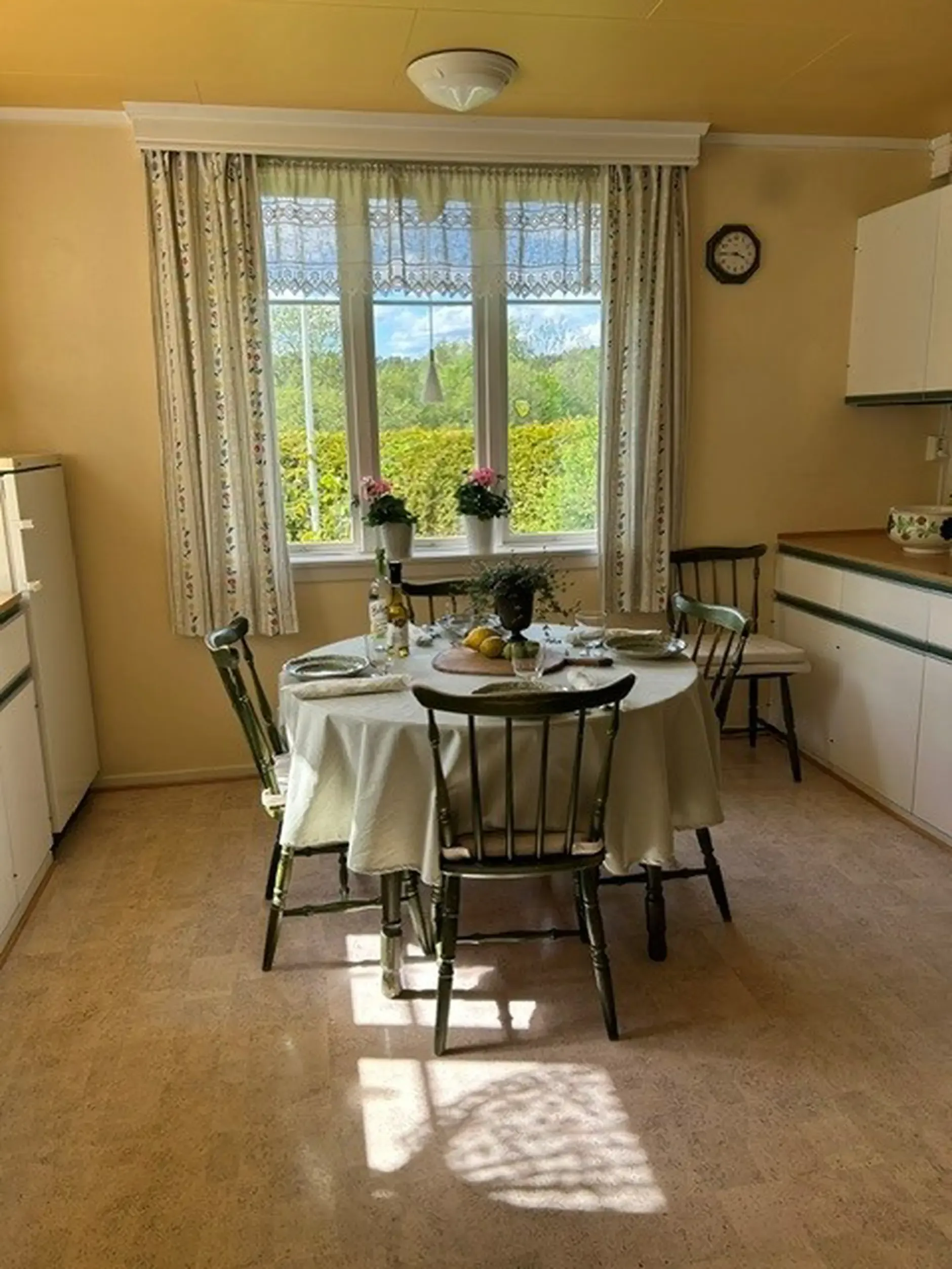 1840s Norwegian House with Expansive Grounds and 7 Bedrooms in Grimstad - View image 18 of 48