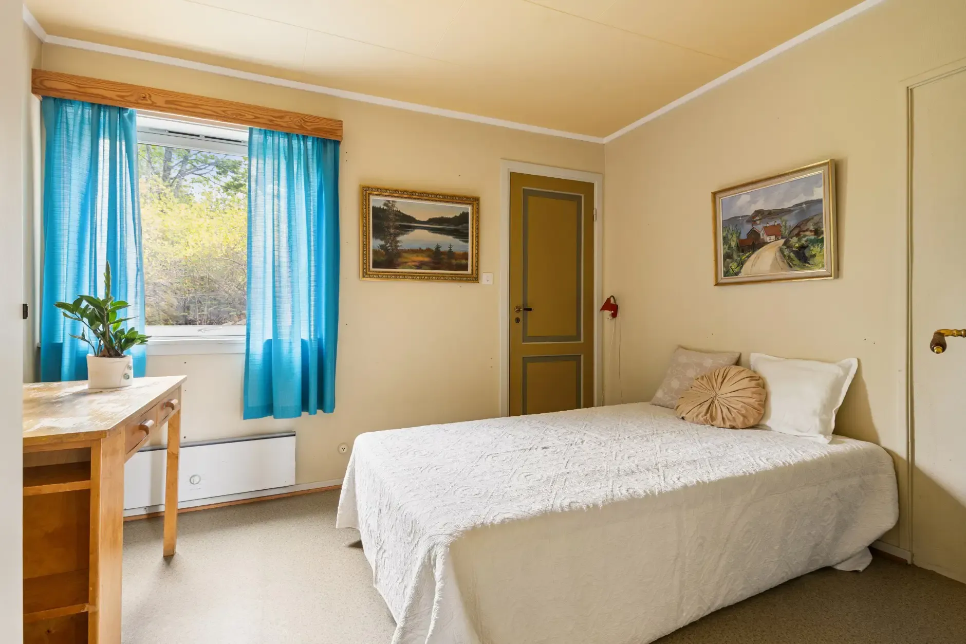 1840s Norwegian House with Expansive Grounds and 7 Bedrooms in Grimstad - View image 20 of 48