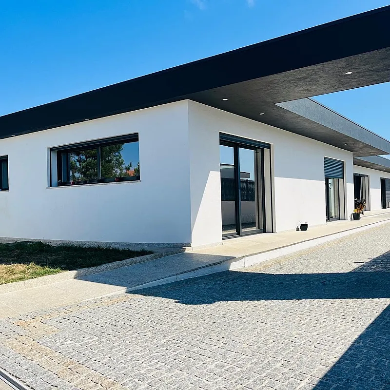 Casa contemporánea de 4 dormitorios con calefacción solar en la pintoresca Antas, Portugal