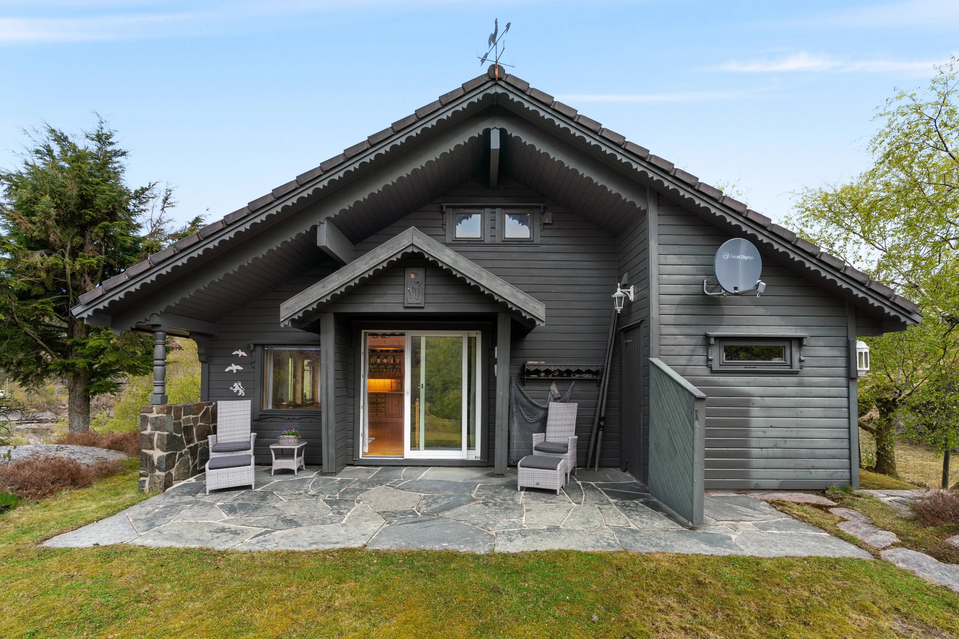 1990 Coastal Retreat in Hauge i Dalane with Garden and Terrace - Image 3
