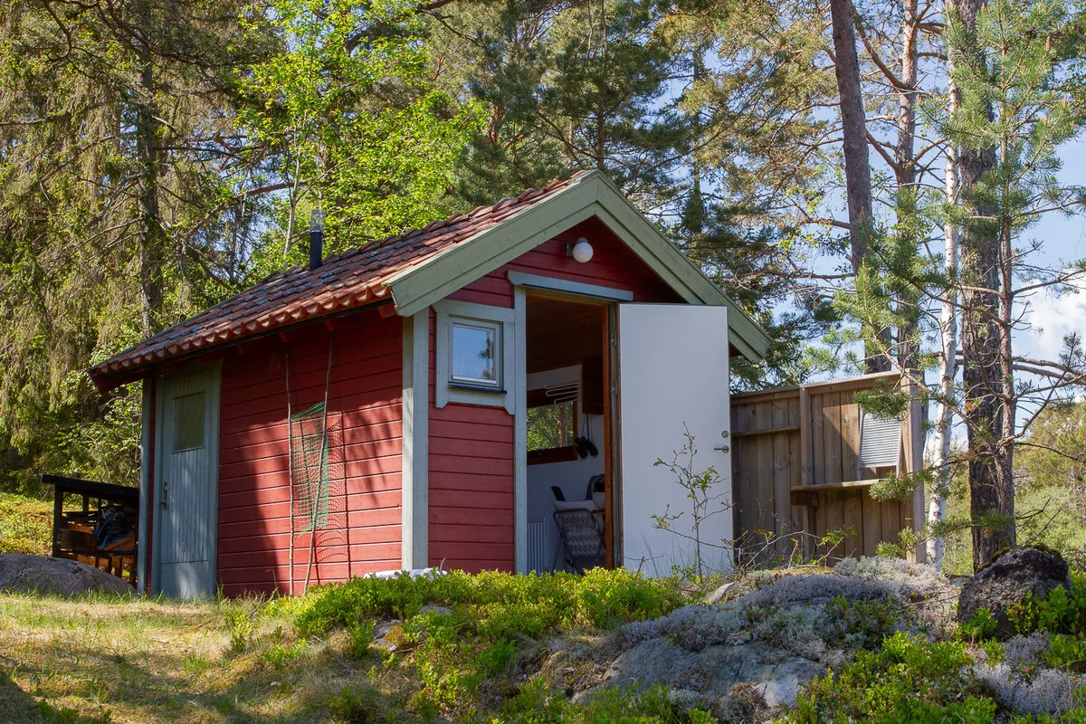 1960s Swedish Chalet on Expansive Island Lot with Garden and Parking - View image 13 of 37