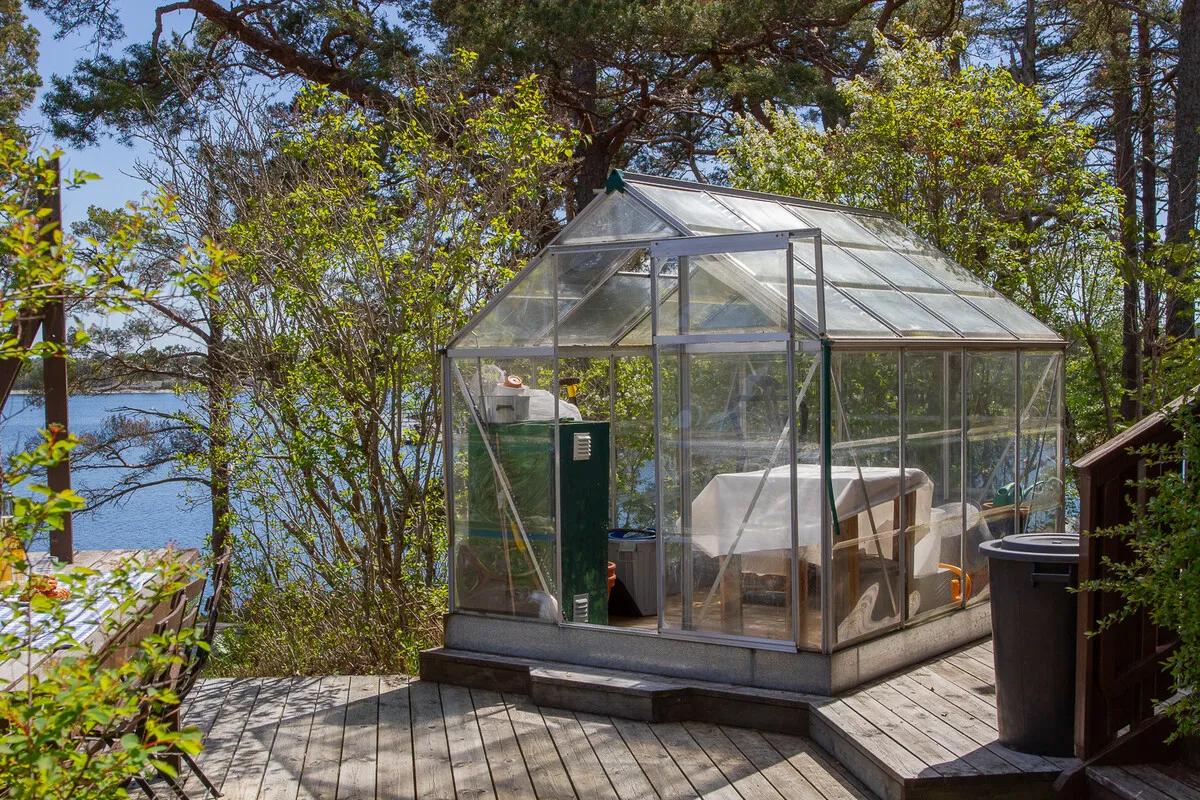 1960s Swedish Chalet on Expansive Island Lot with Garden and Parking - View image 18 of 37