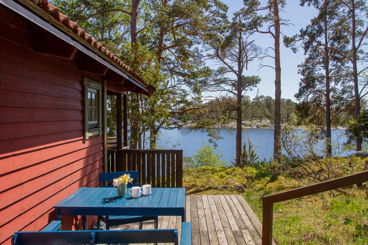 1960s Swedish Chalet on Expansive Island Lot with Garden and Parking - View image 21 of 37