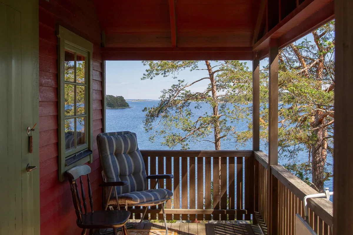 1960s Swedish Chalet on Expansive Island Lot with Garden and Parking - View image 23 of 37
