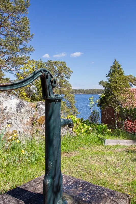 1960s Swedish Chalet on Expansive Island Lot with Garden and Parking - View image 30 of 37