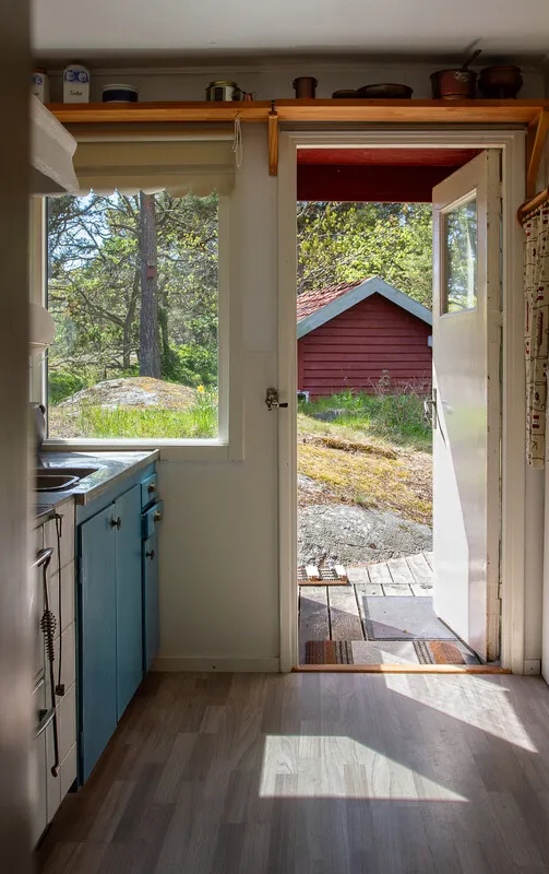 1960s Swedish Chalet on Expansive Island Lot with Garden and Parking - View image 36 of 37