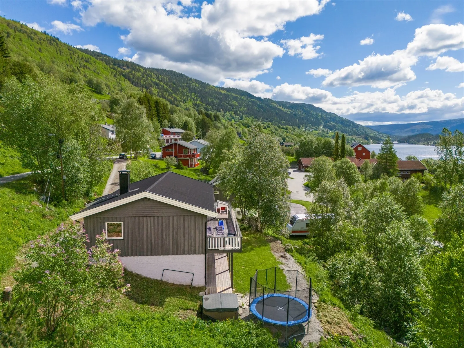 1970s Family Home with Fjord Views in Hol, Norway - Image 2