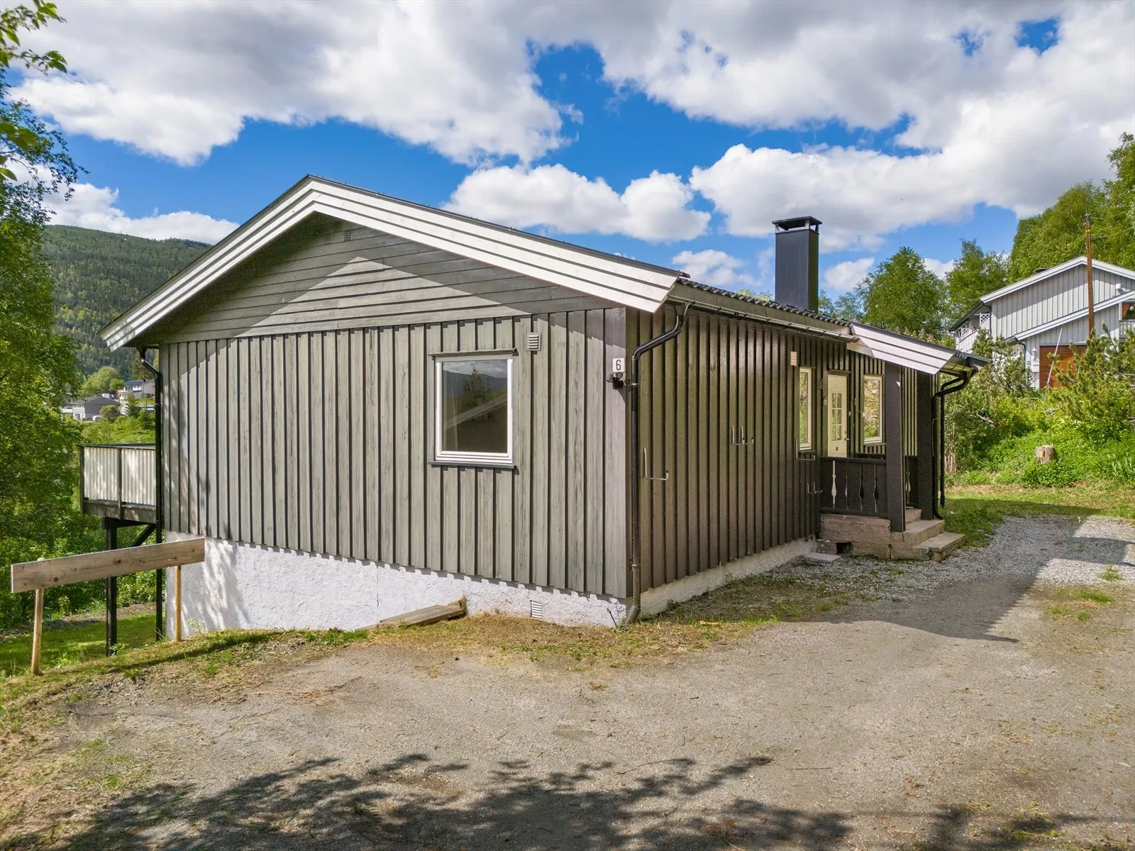 1970s Family Home with Fjord Views in Hol, Norway - Image 4