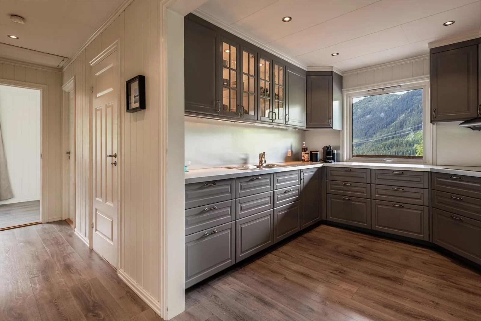 1970s Family Home with Fjord Views in Hol, Norway - View image 9 of 46