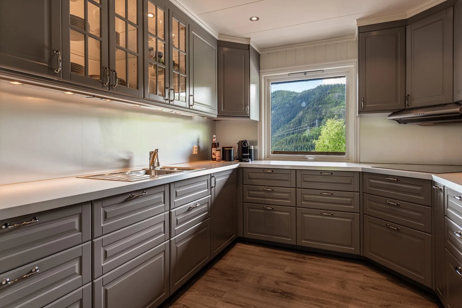 1970s Family Home with Fjord Views in Hol, Norway - View image 10 of 46
