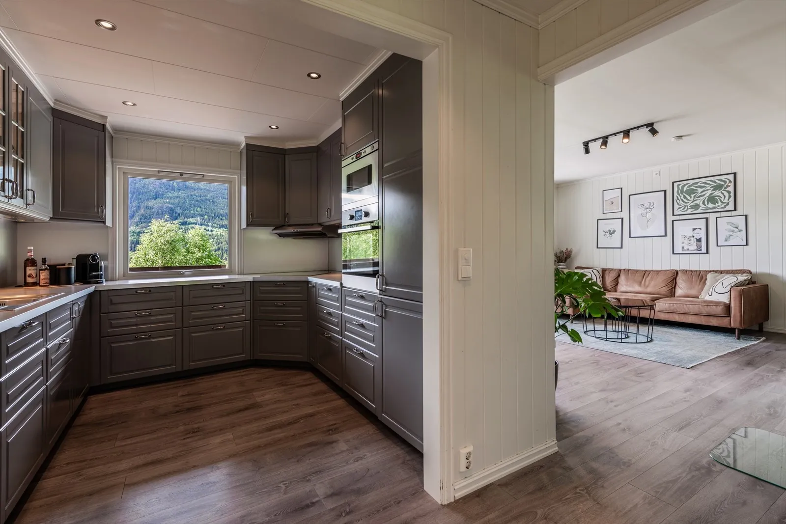 1970s Family Home with Fjord Views in Hol, Norway - View image 12 of 46