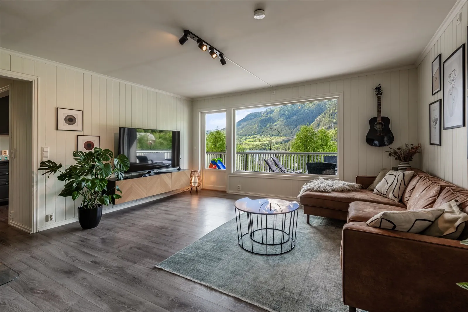 1970s Family Home with Fjord Views in Hol, Norway - View image 13 of 46