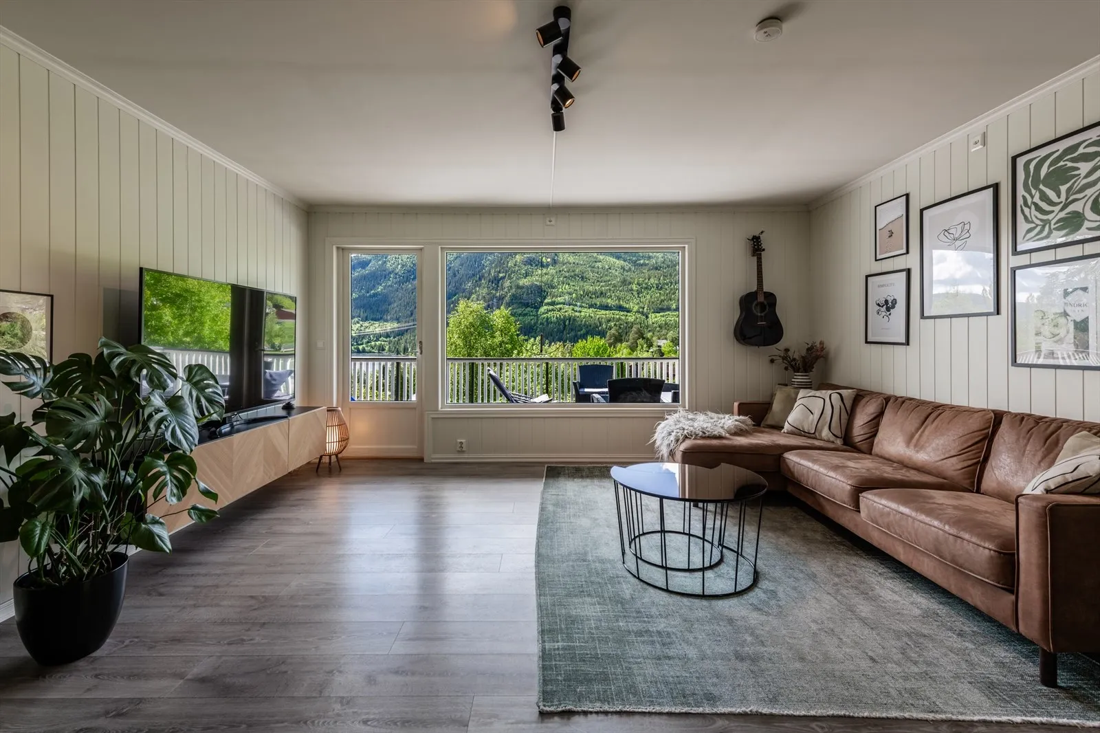 1970s Family Home with Fjord Views in Hol, Norway - View image 14 of 46