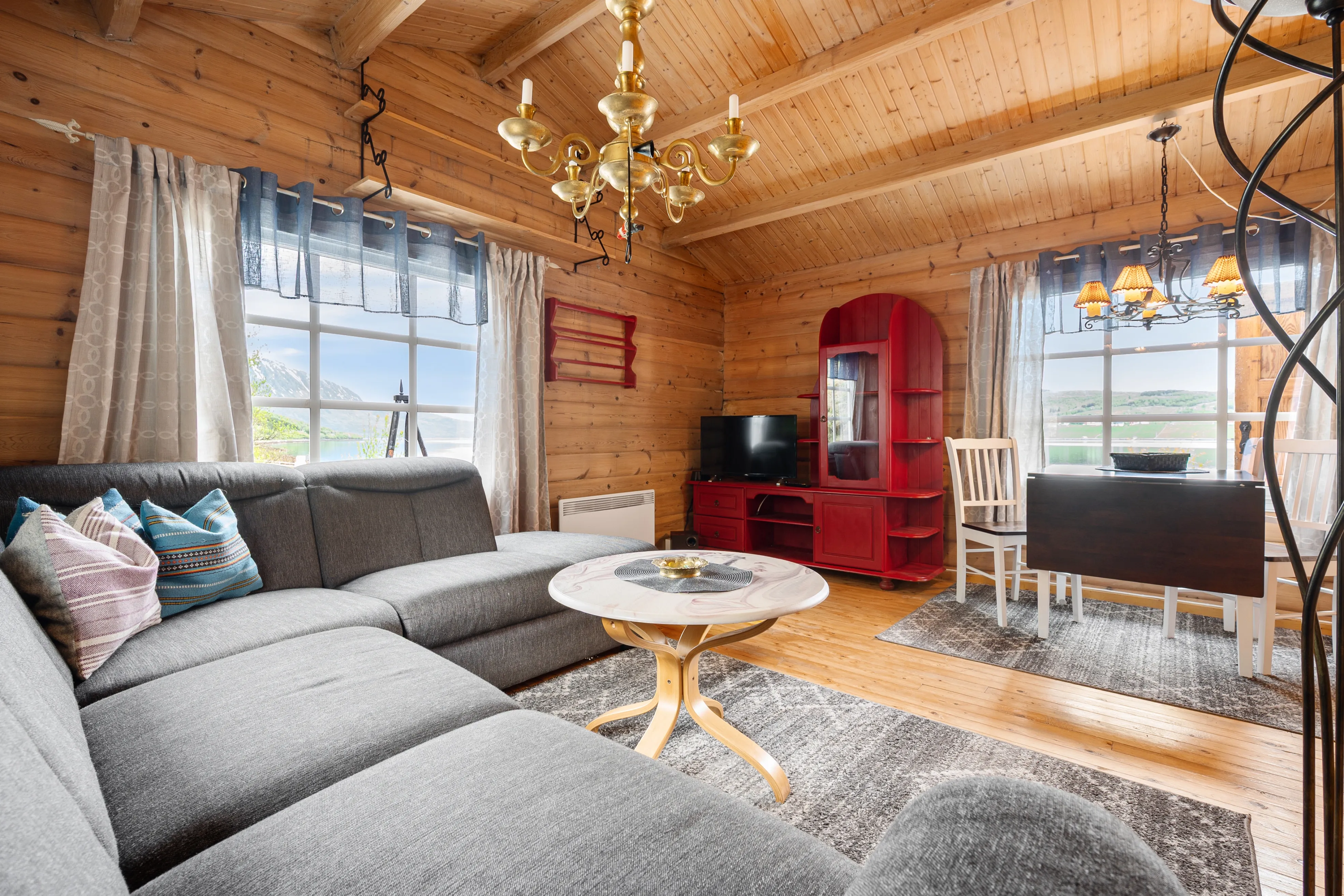 1970s Norwegian Cabin with Sea Views and Expansive Terrace - View image 6 of 29