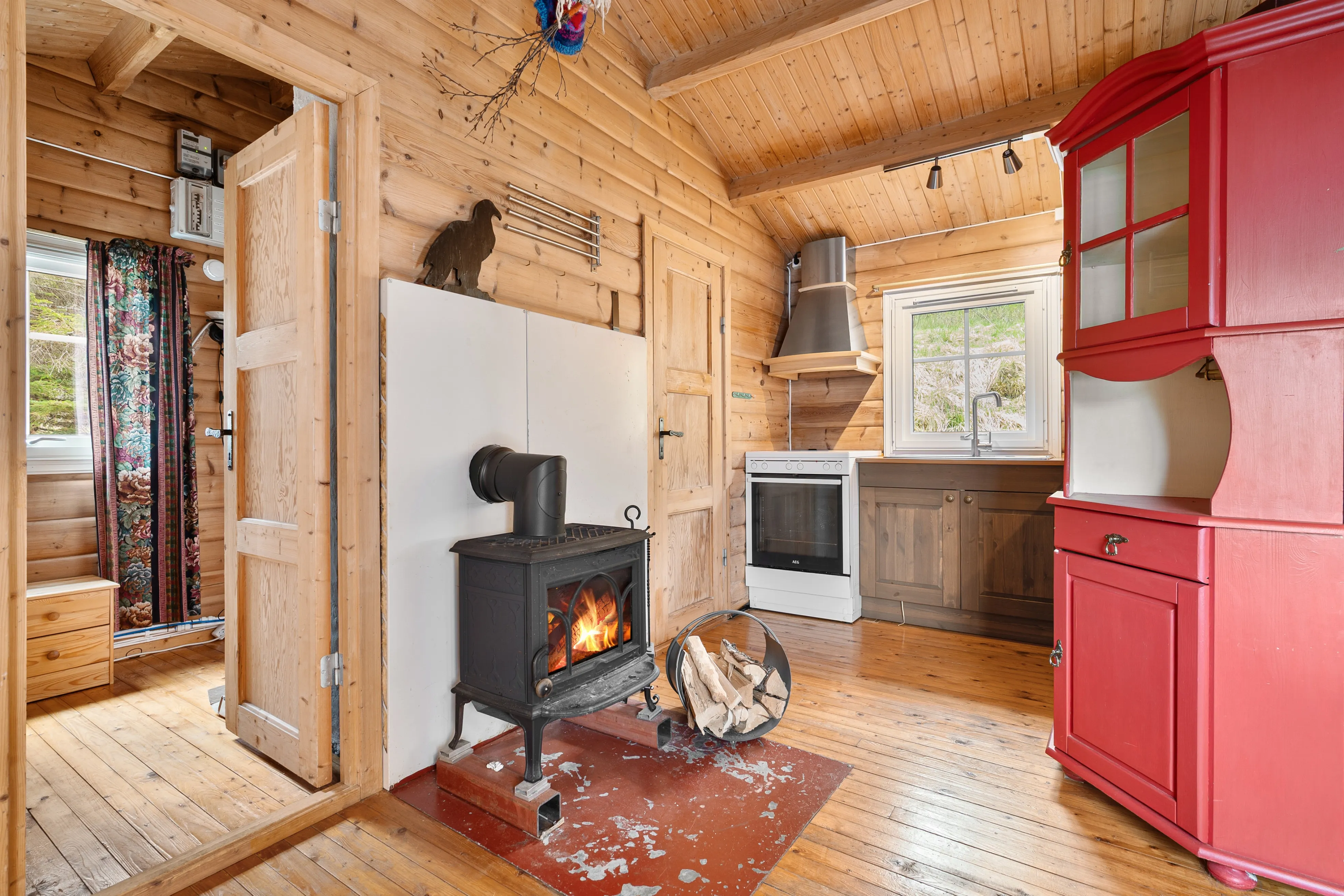 1970s Norwegian Cabin with Sea Views and Expansive Terrace - View image 13 of 29