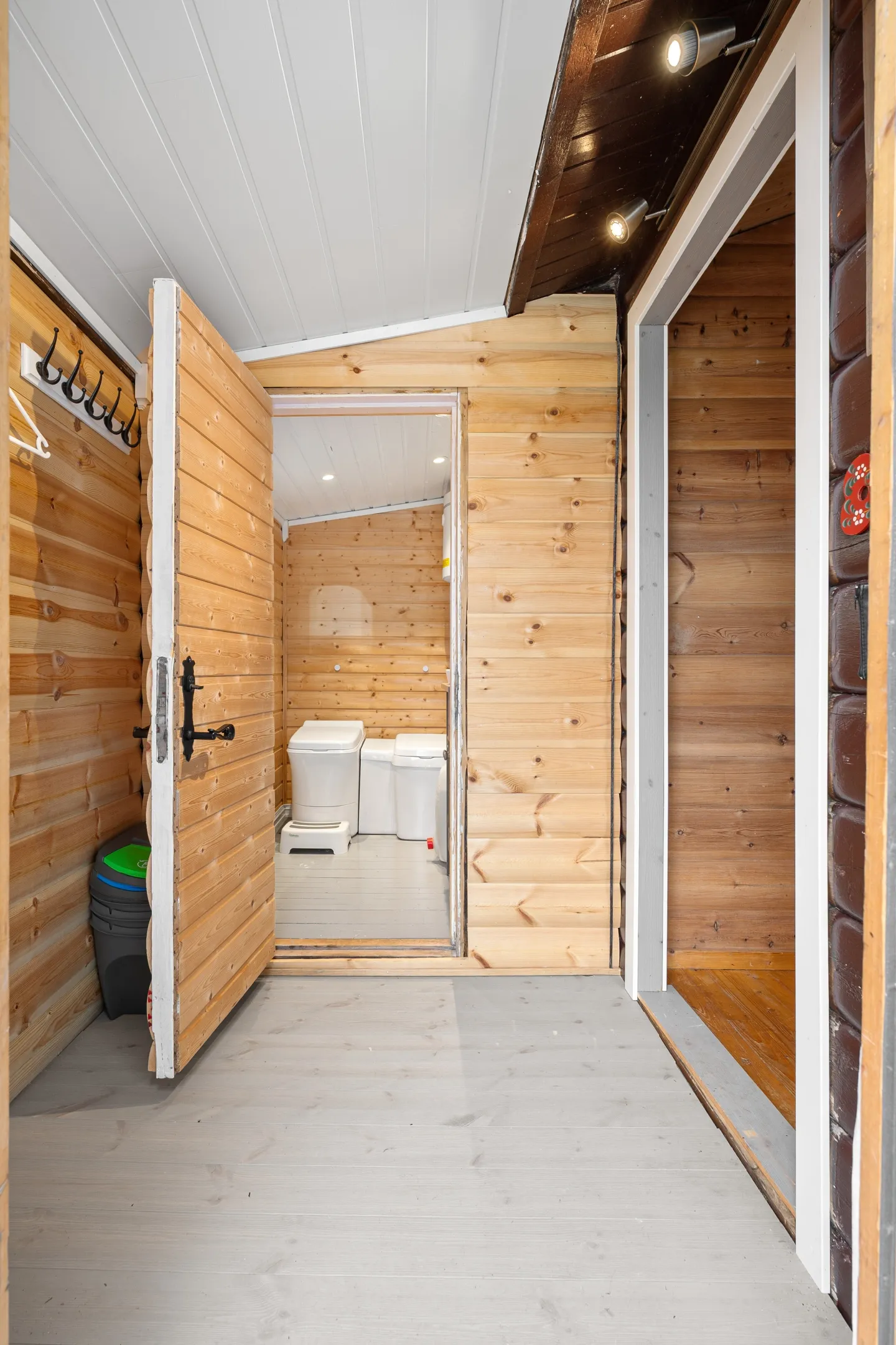 1970s Norwegian Cabin with Sea Views and Expansive Terrace - View image 15 of 29