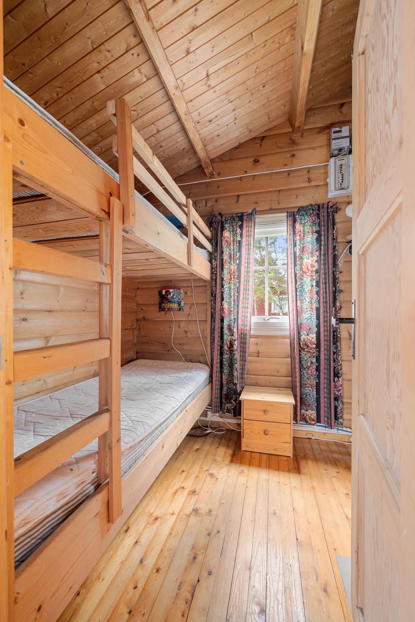 1970s Norwegian Cabin with Sea Views and Expansive Terrace - View image 18 of 29