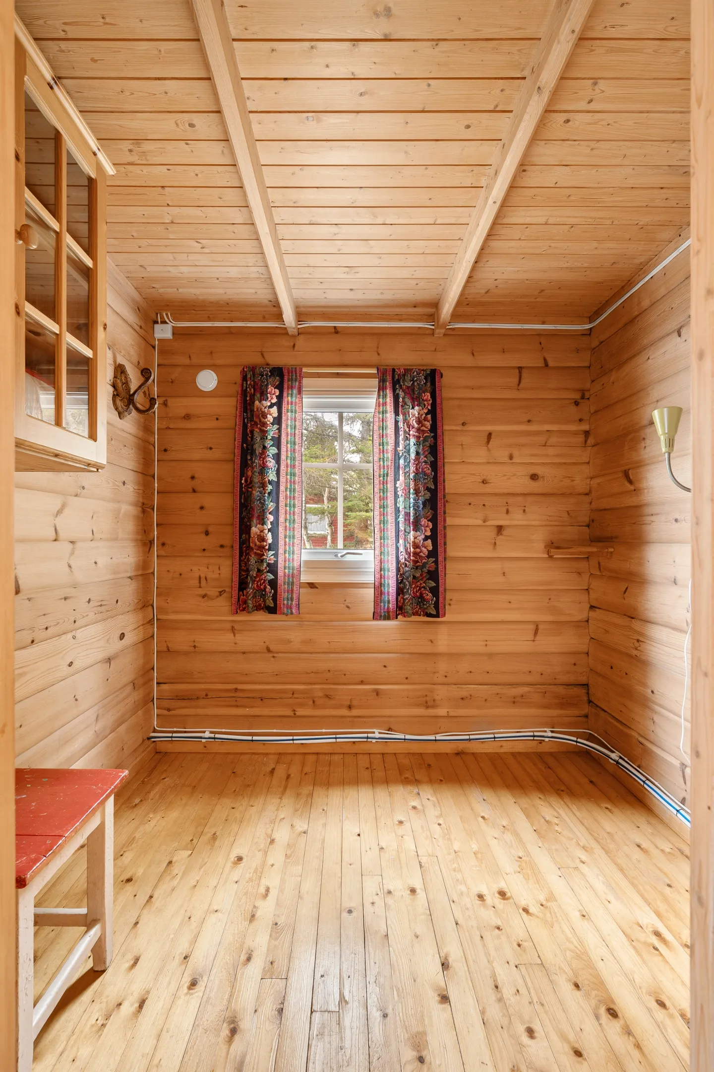 1970s Norwegian Cabin with Sea Views and Expansive Terrace - View image 19 of 29