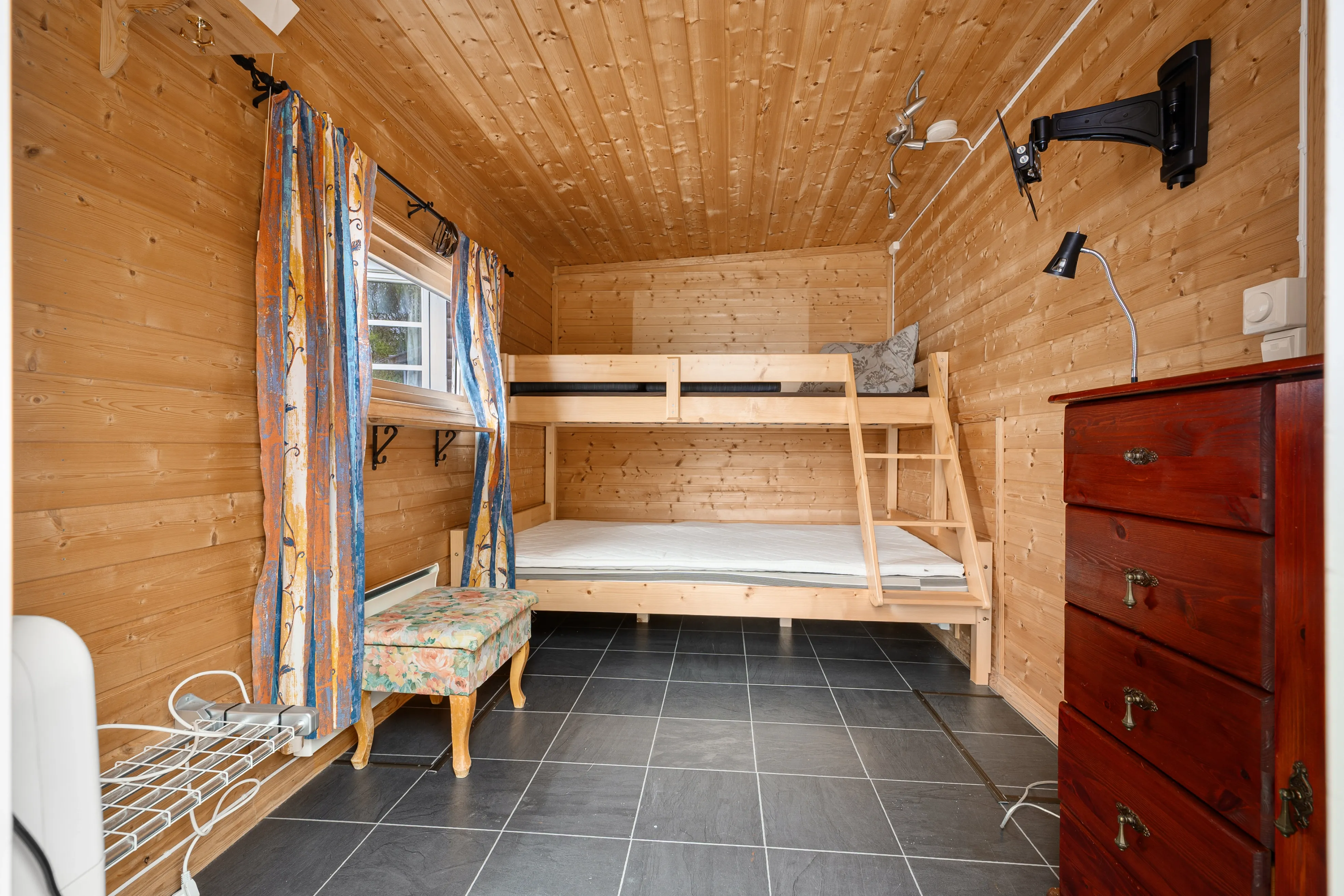 1970s Norwegian Cabin with Sea Views and Expansive Terrace - View image 20 of 29