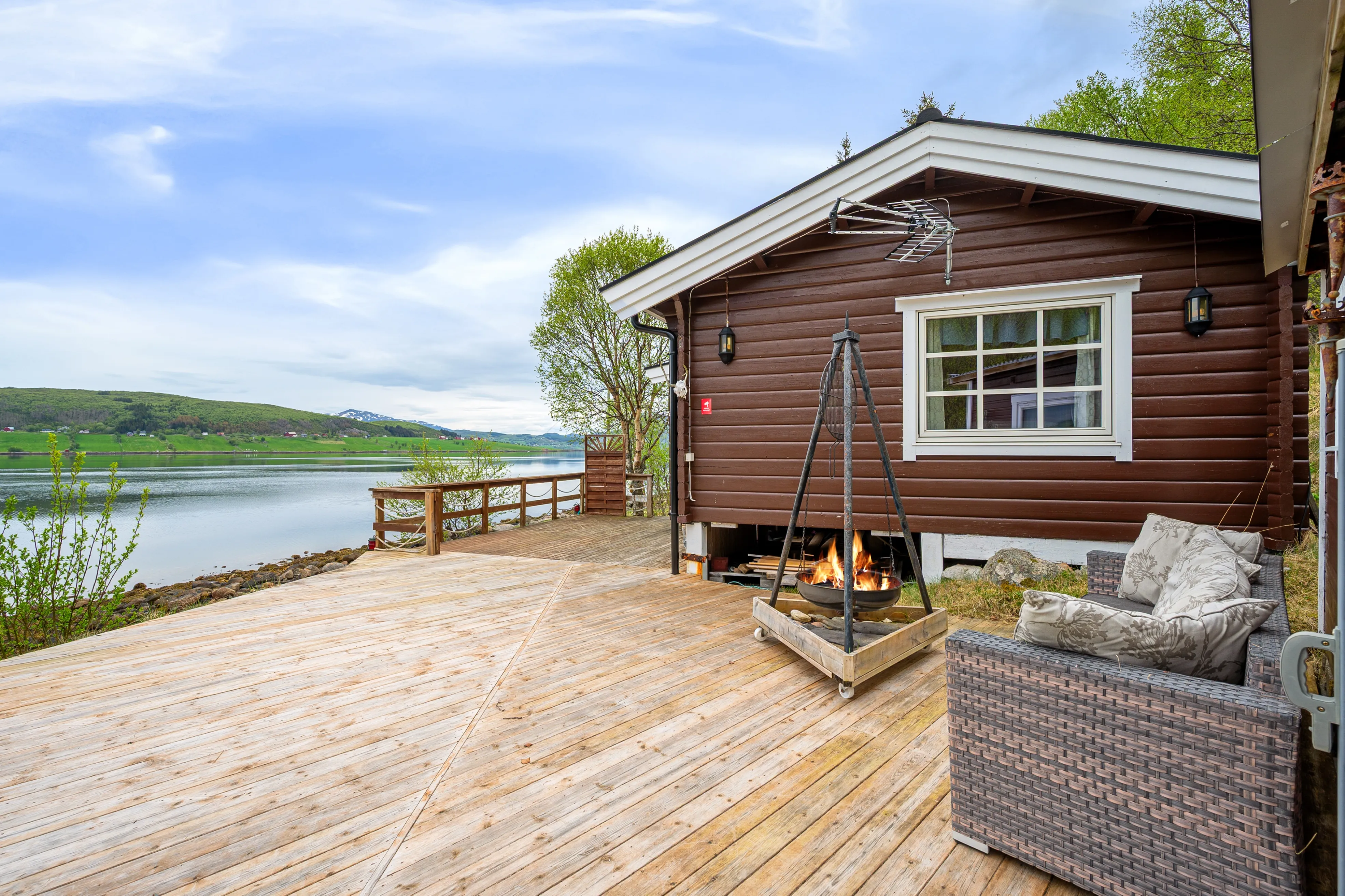 1970s Norwegian Cabin with Sea Views and Expansive Terrace - View image 23 of 29