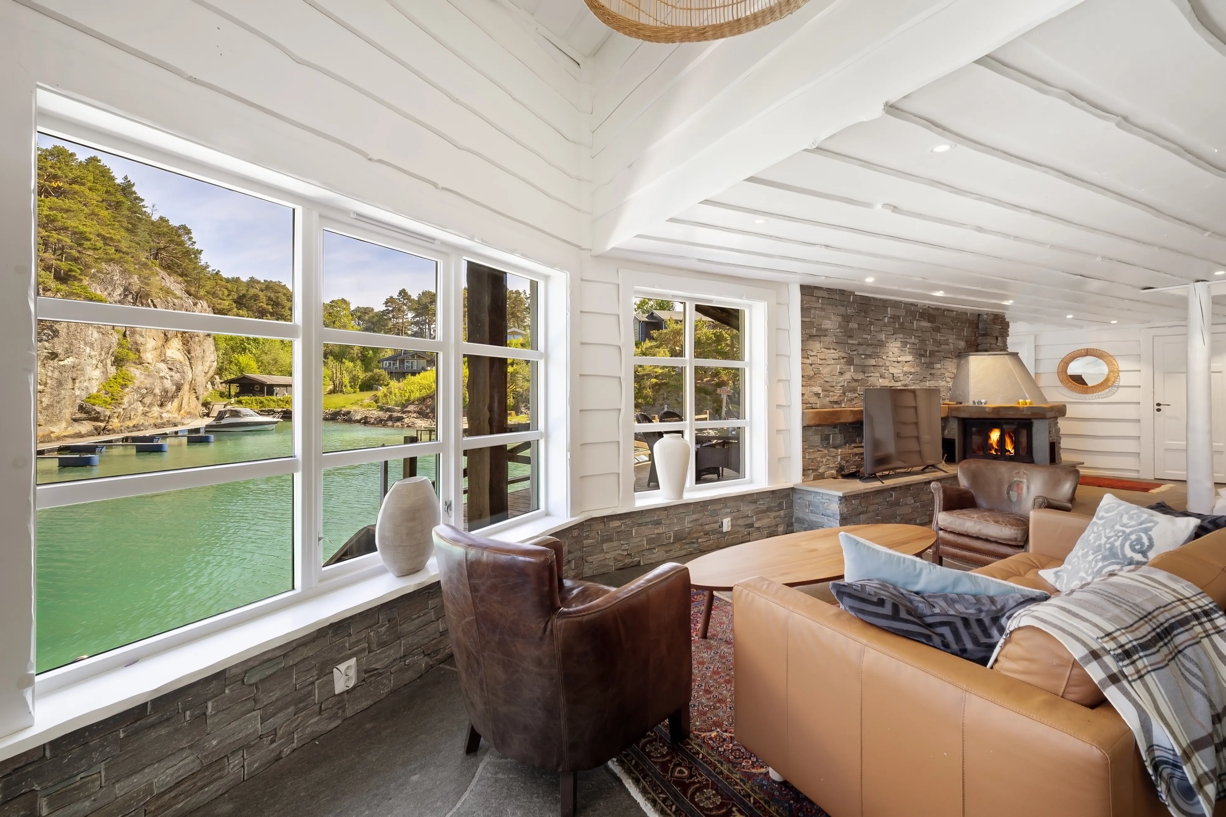 Seaside Cabin with Private Jetty in Bjørnafjorden, Norway - View image 27 of 39