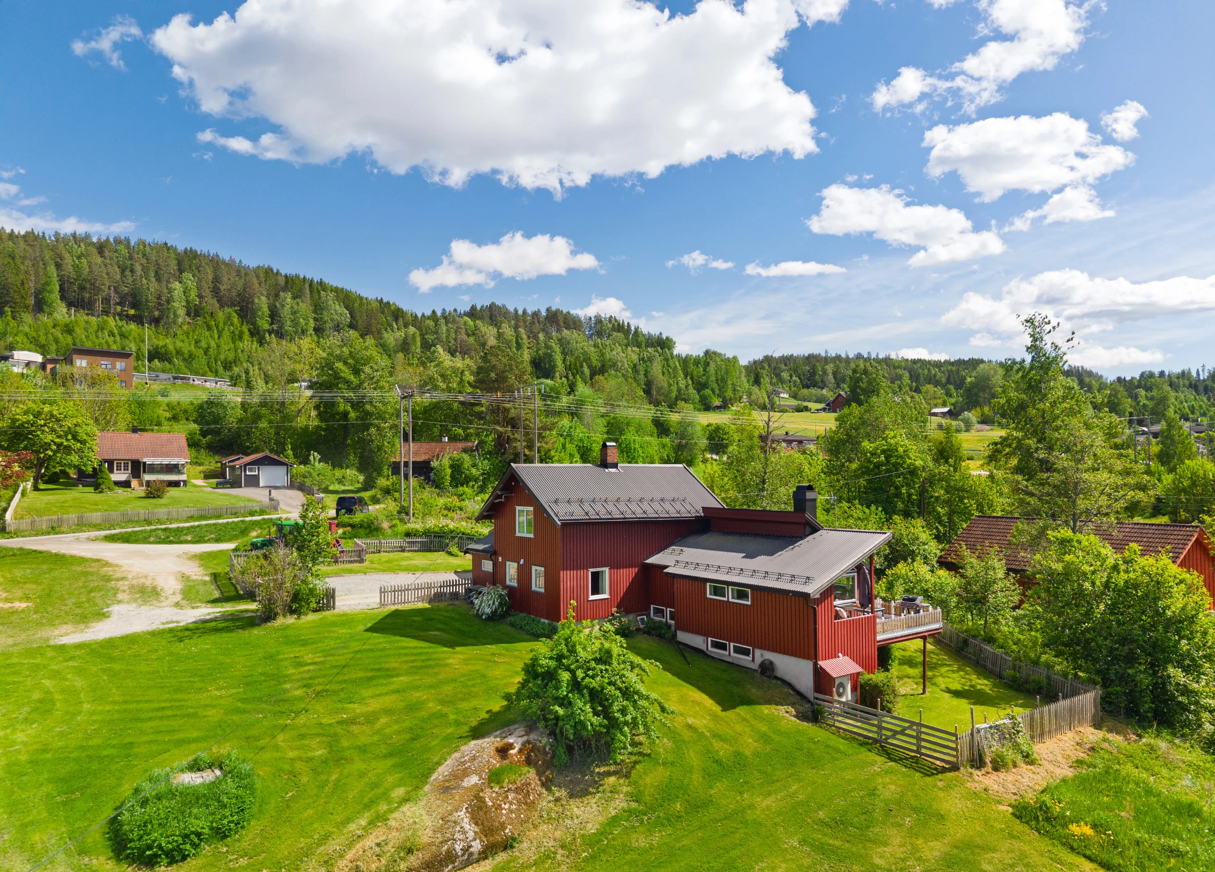 1980s Norwegian House with Expansive Gardens and Terrace in Espa - Image 3