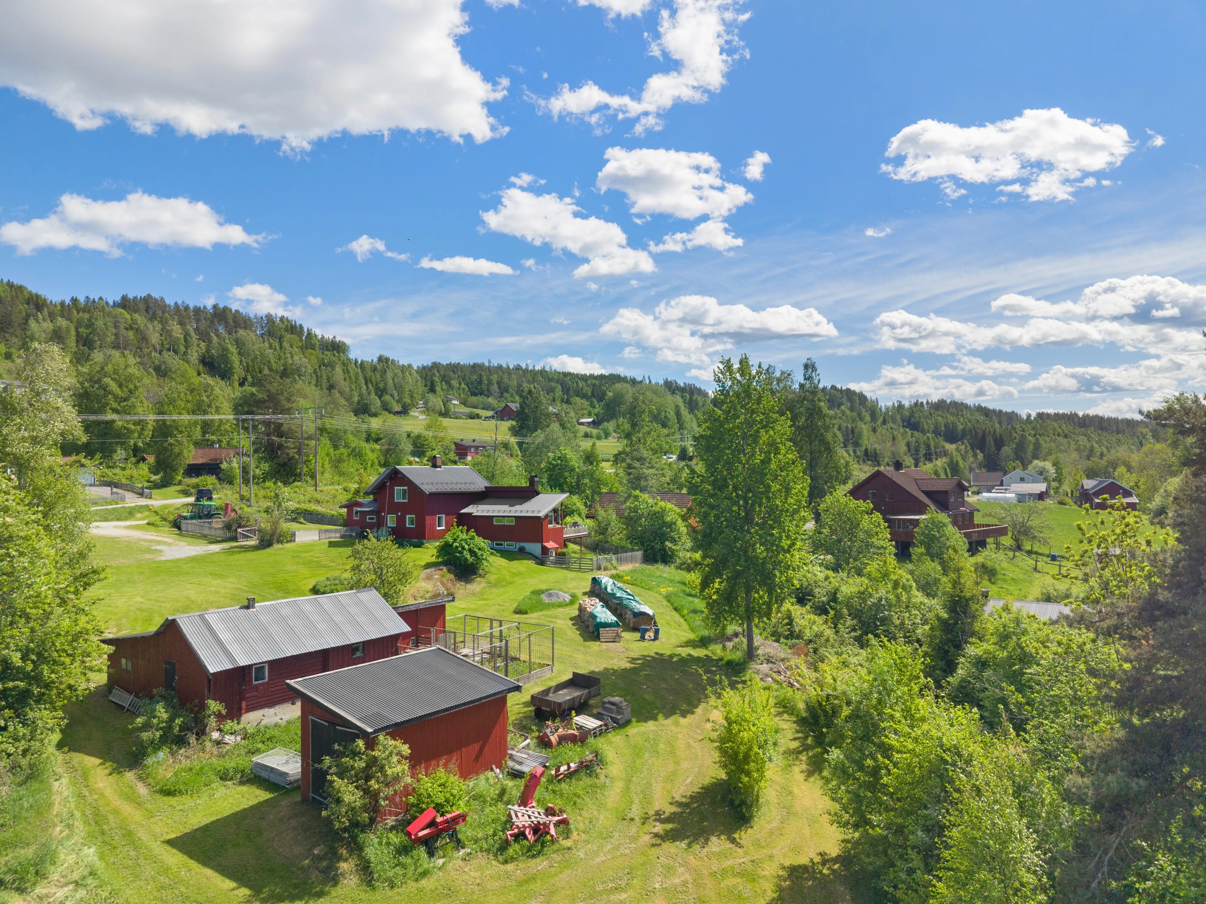 1980s Norwegian House with Expansive Gardens and Terrace in Espa - Image 4