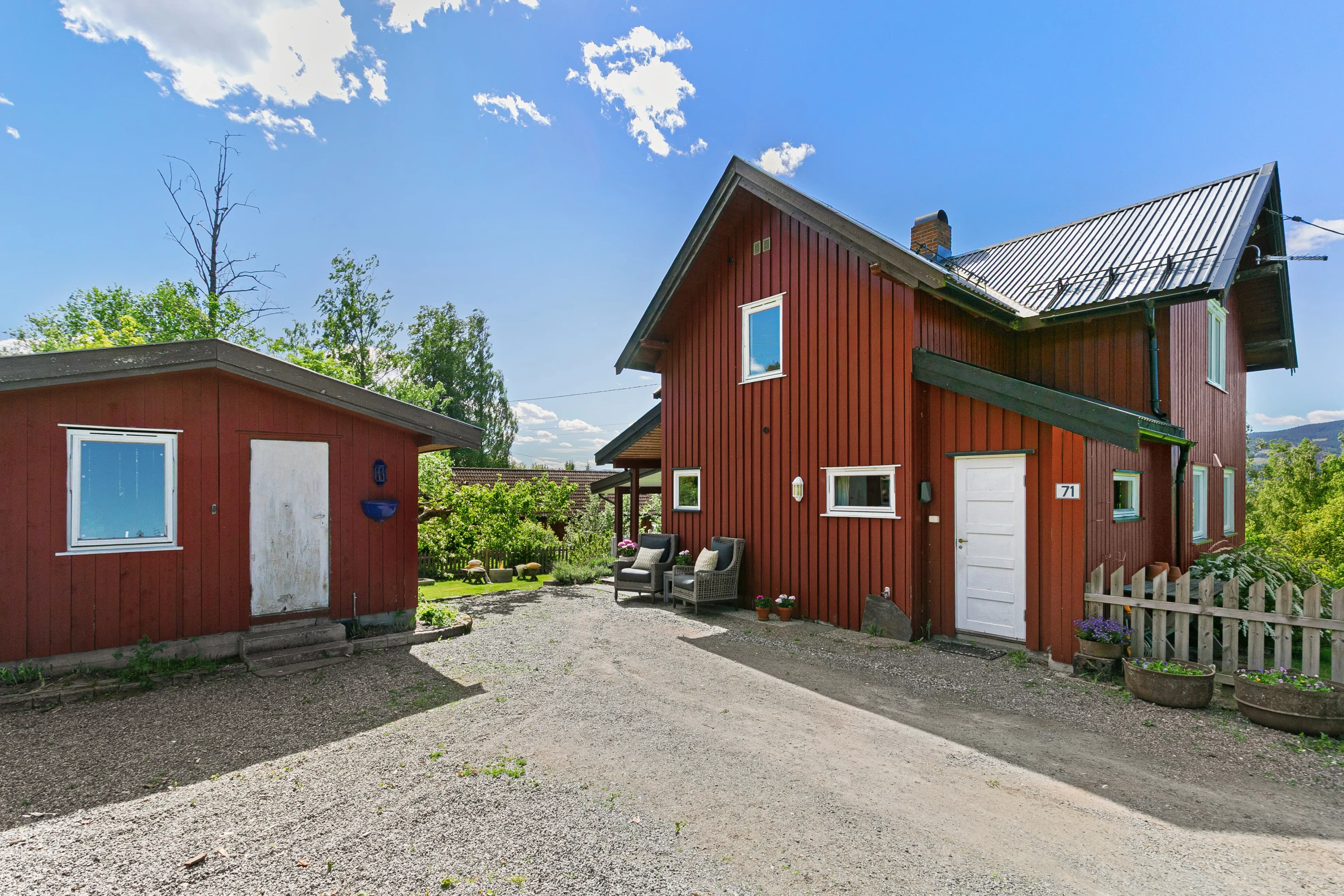 1980s Norwegian House with Expansive Gardens and Terrace in Espa - Image 5