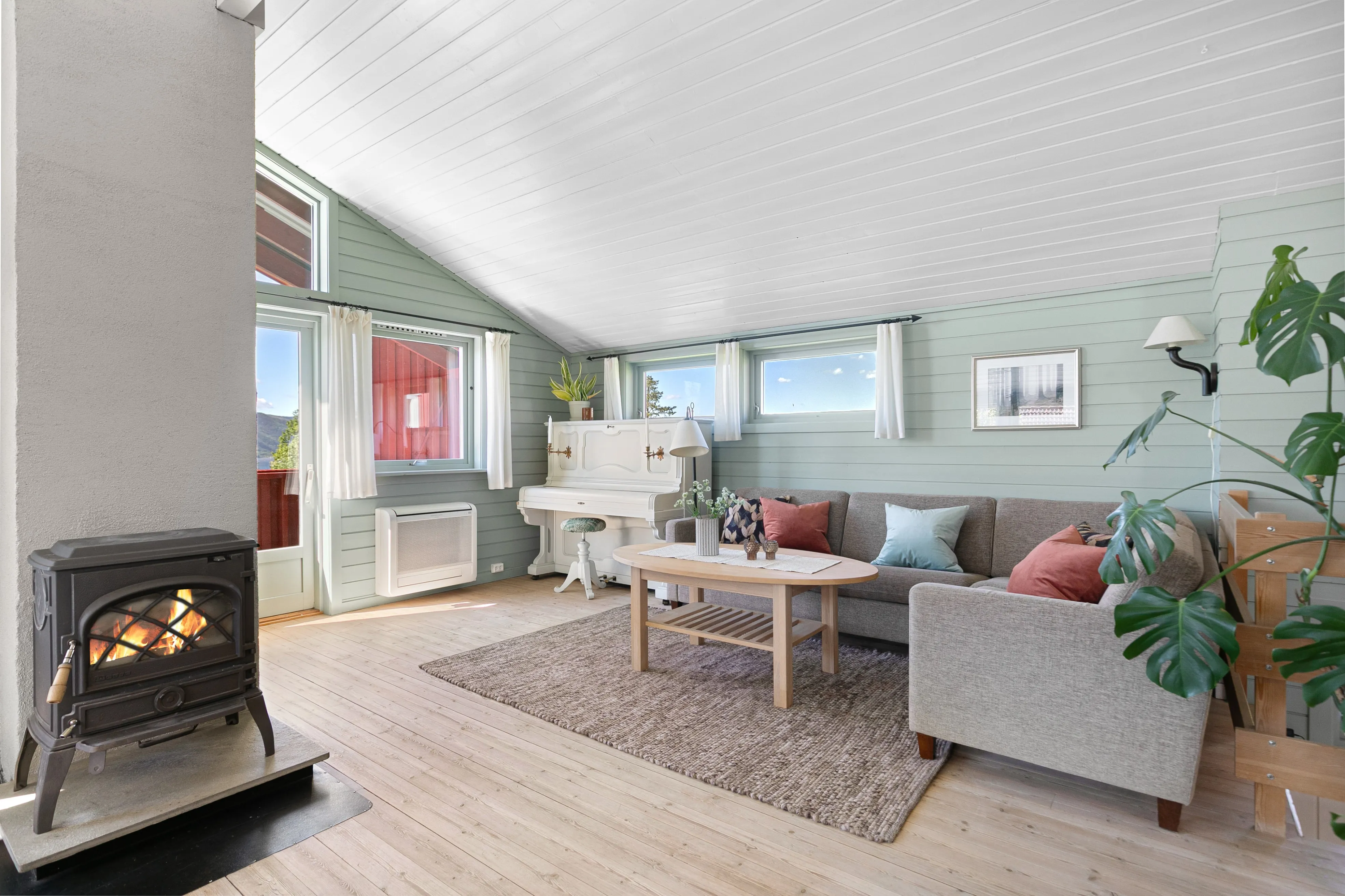 1980s Norwegian House with Expansive Gardens and Terrace in Espa - View image 10 of 49