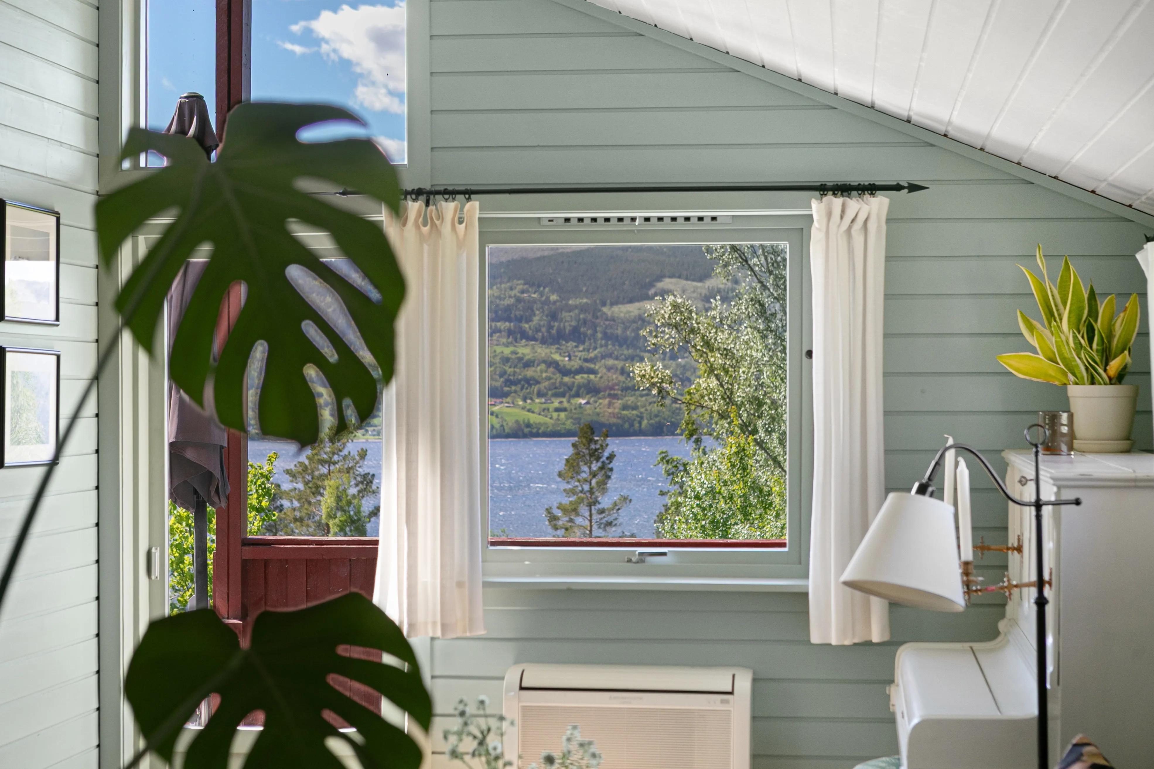 1980s Norwegian House with Expansive Gardens and Terrace in Espa - View image 11 of 49
