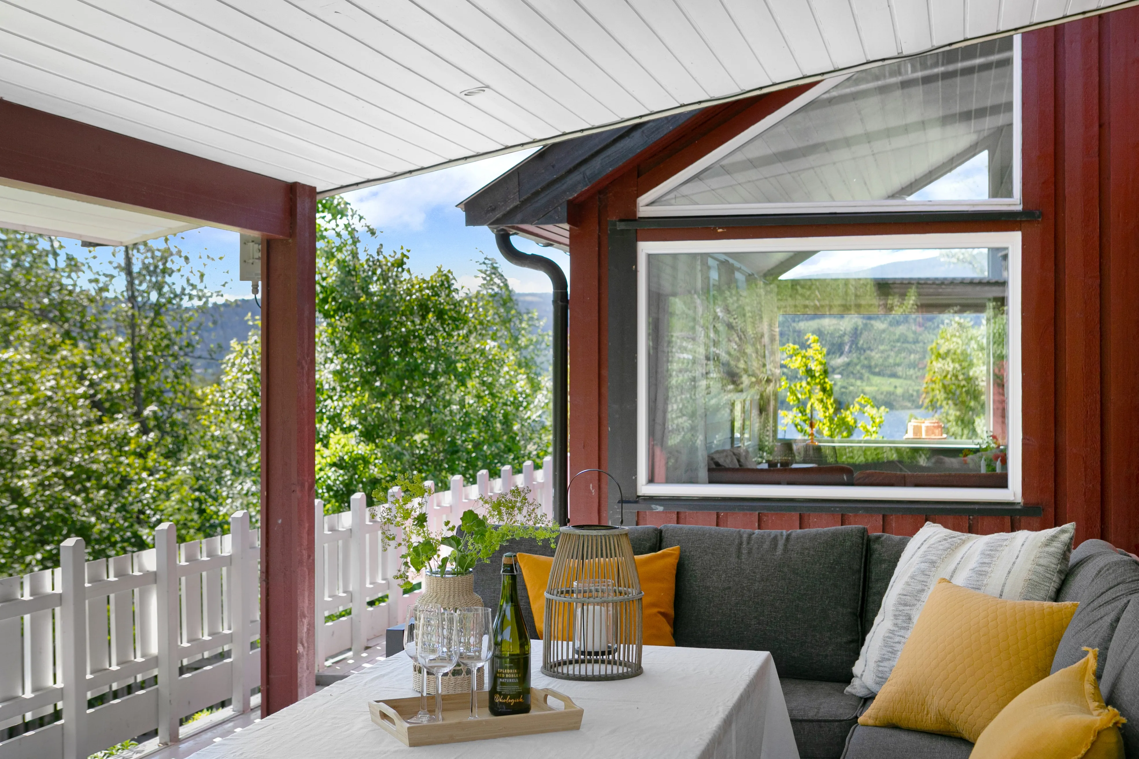 1980s Norwegian House with Expansive Gardens and Terrace in Espa - View image 17 of 49