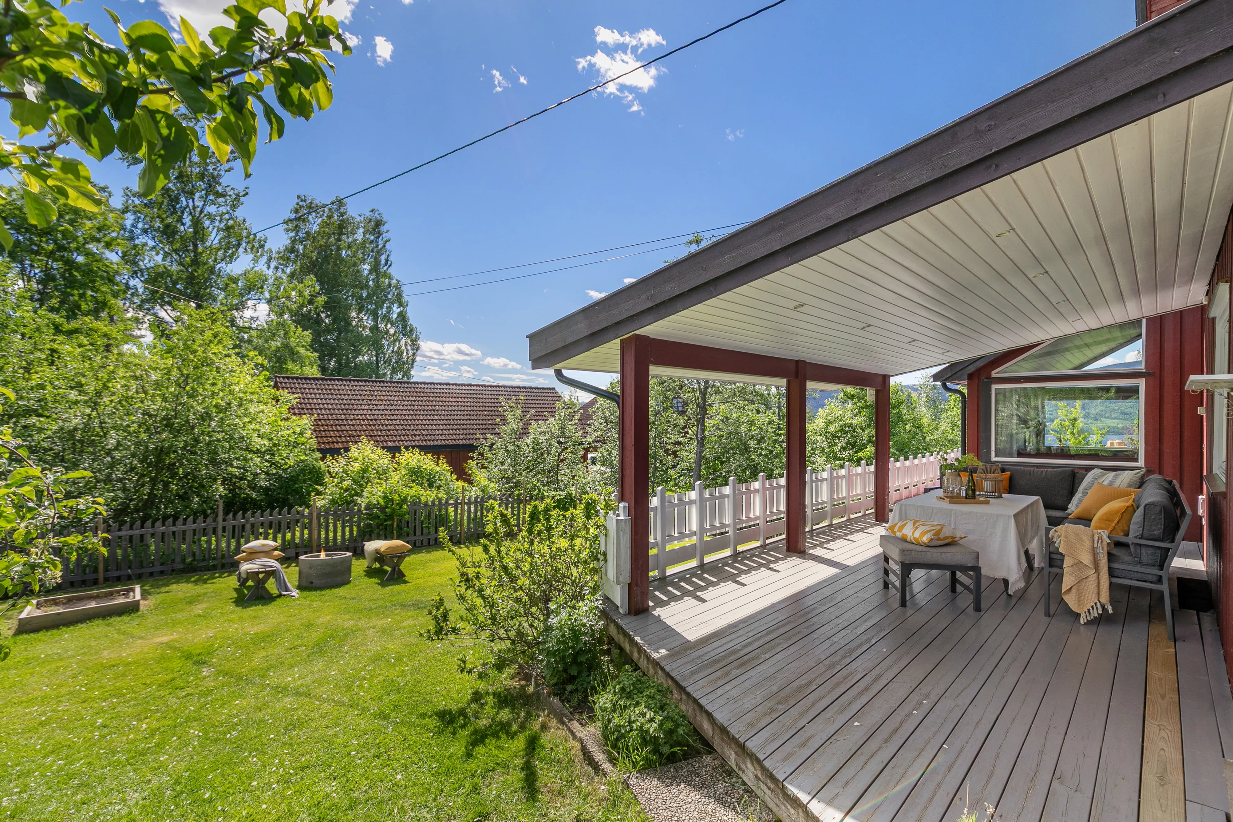 1980s Norwegian House with Expansive Gardens and Terrace in Espa - View image 19 of 49