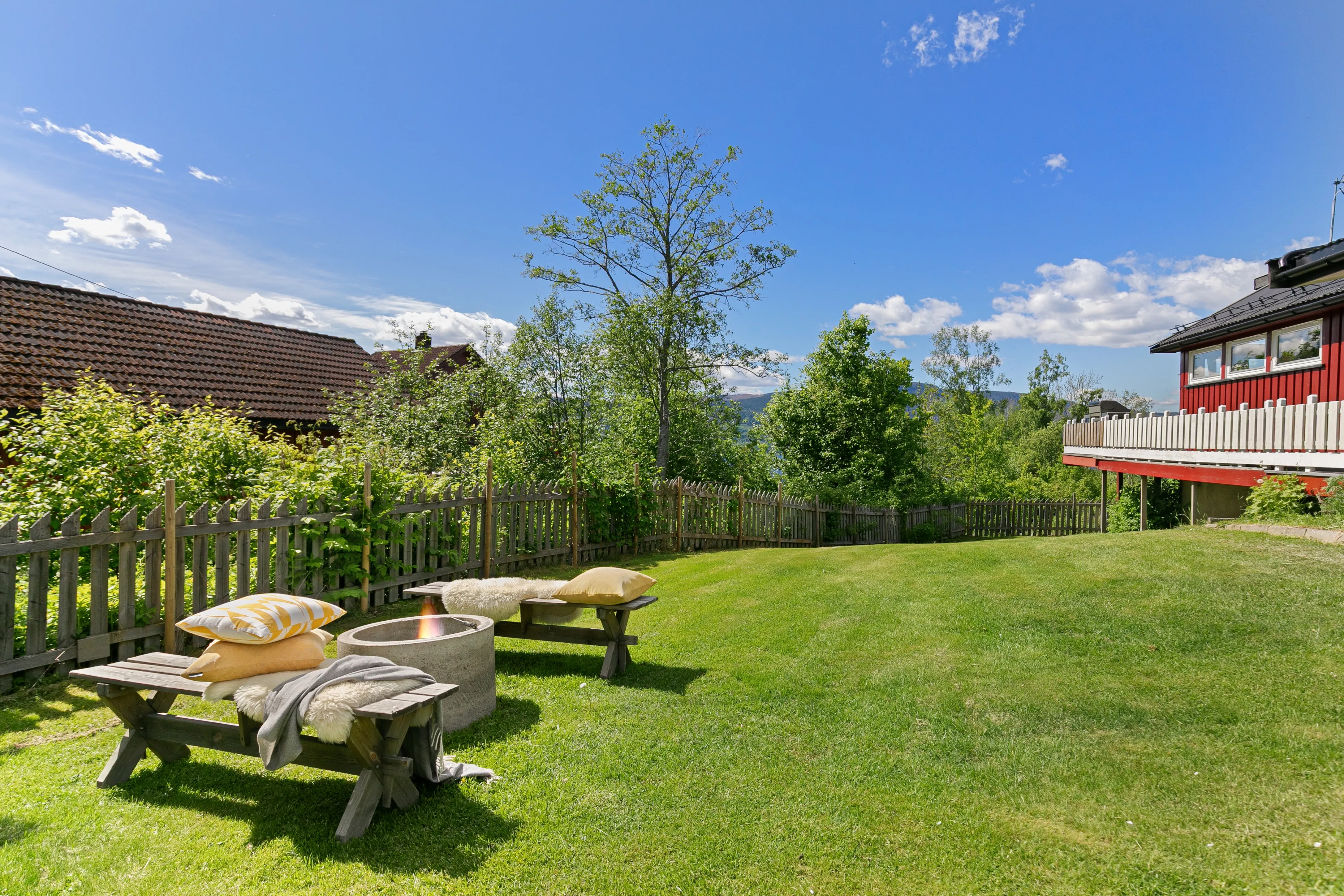 1980s Norwegian House with Expansive Gardens and Terrace in Espa - View image 20 of 49