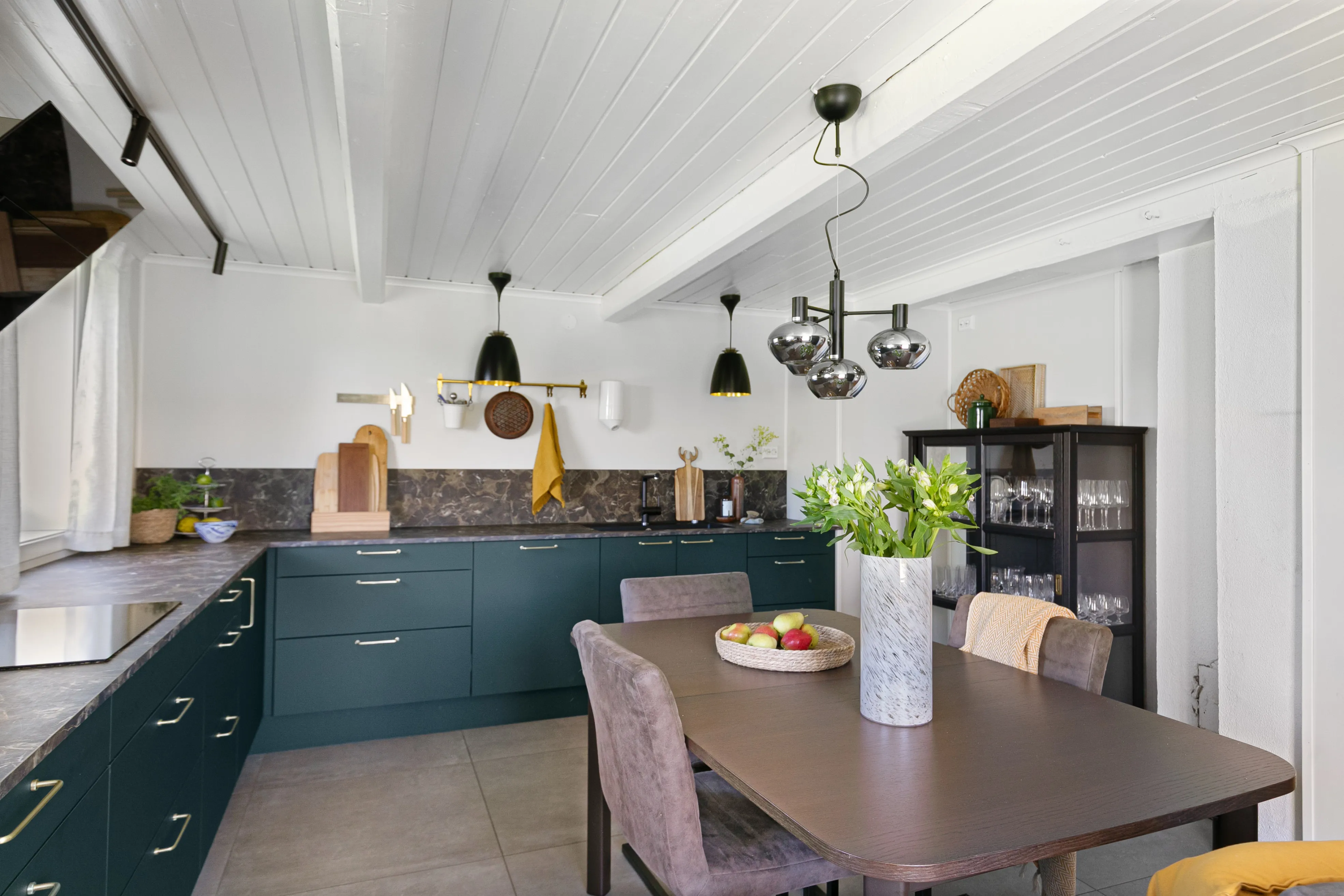 1980s Norwegian House with Expansive Gardens and Terrace in Espa - View image 25 of 49