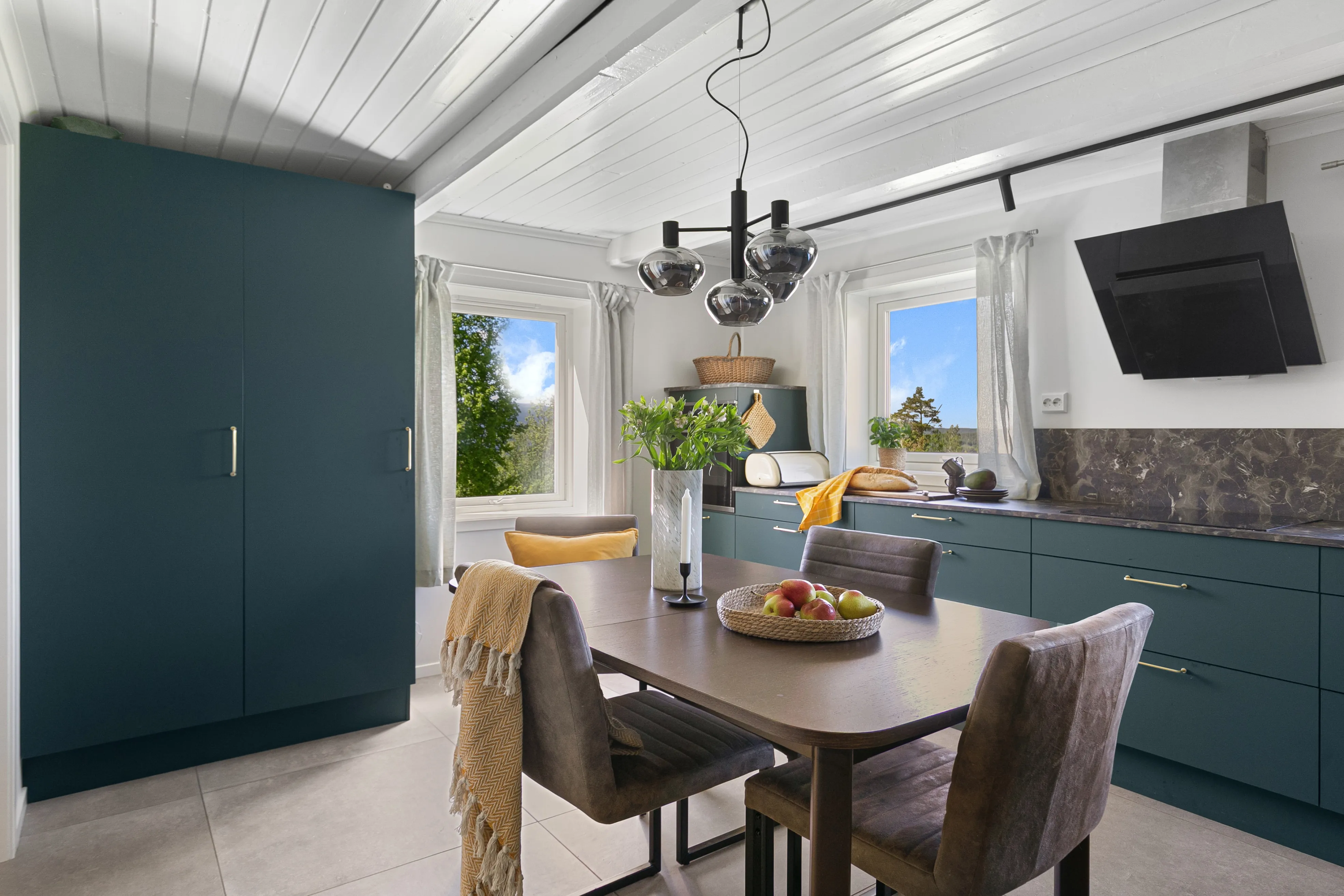 1980s Norwegian House with Expansive Gardens and Terrace in Espa - View image 26 of 49