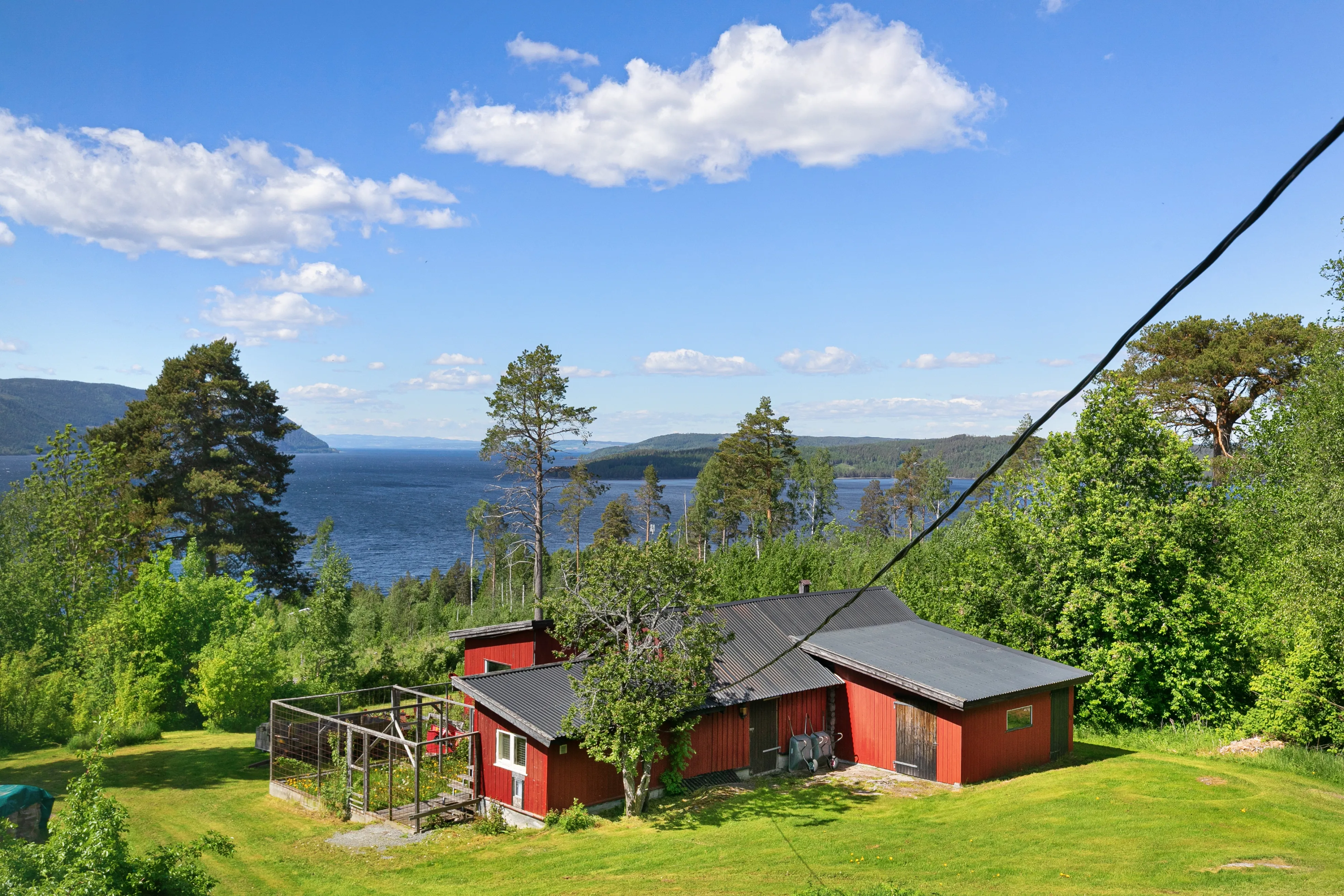 1980s Norwegian House with Expansive Gardens and Terrace in Espa - View image 40 of 49