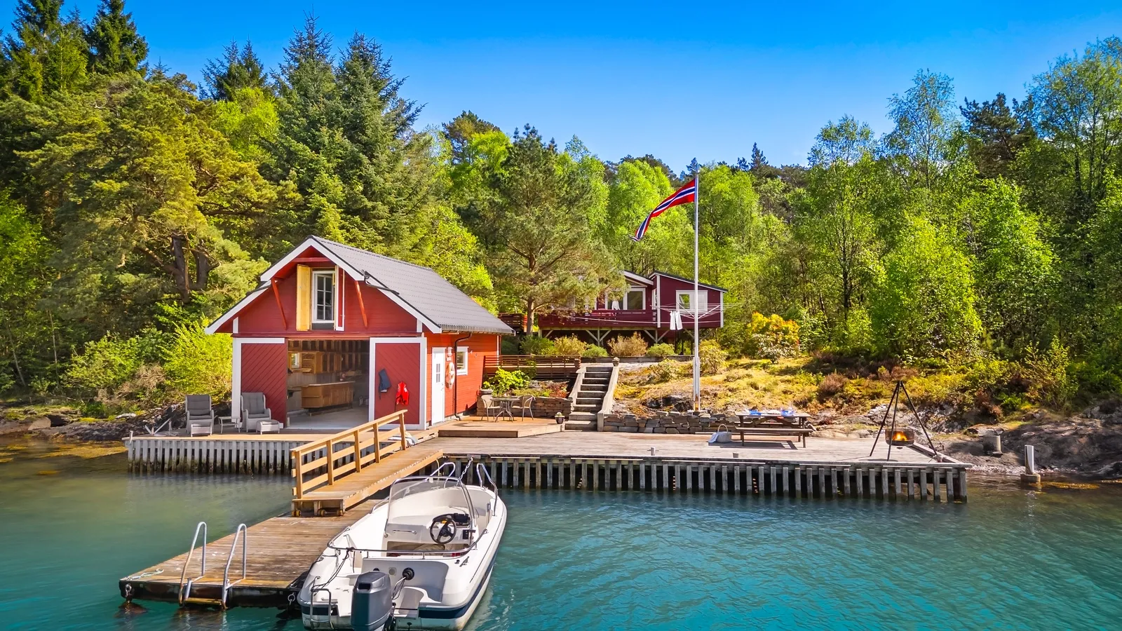 1960s Coastal House in Os with Terrace and Private Jetty - Image 1