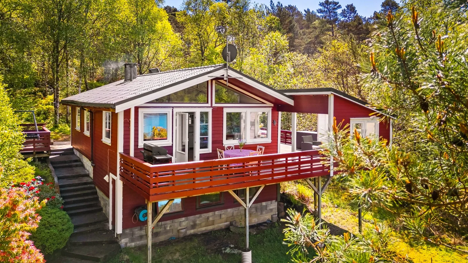 1960s Coastal House in Os with Terrace and Private Jetty - Image 5