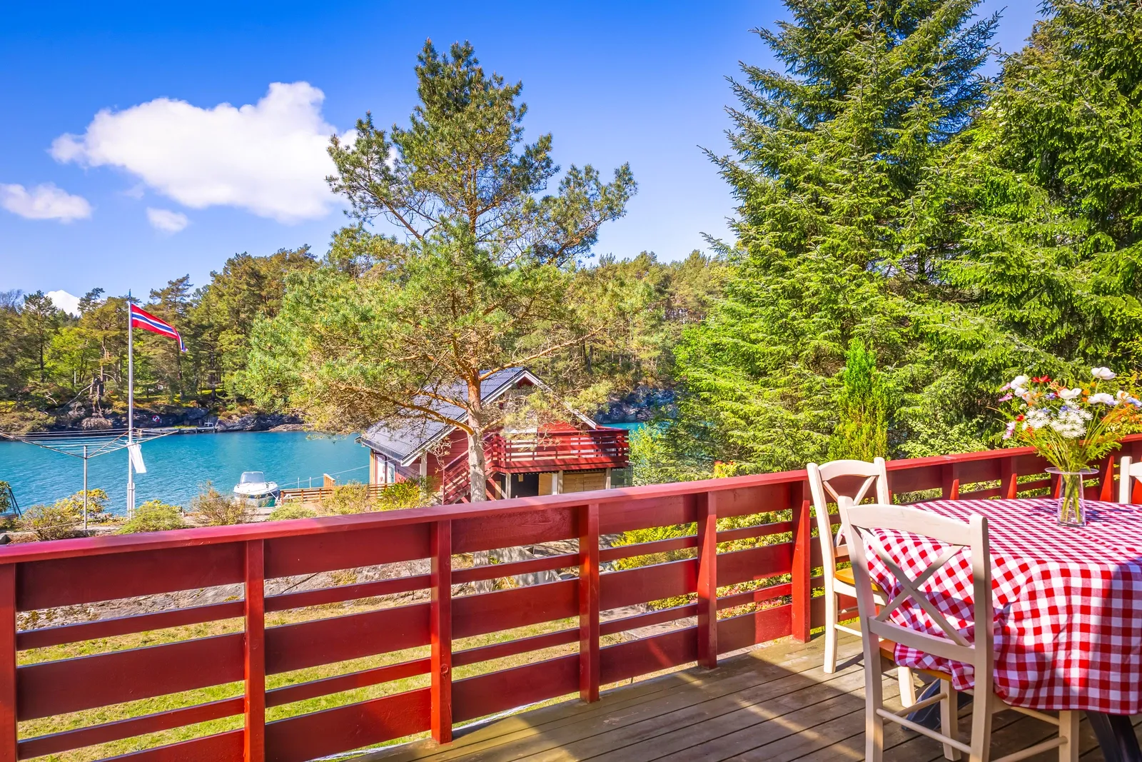1960s Coastal House in Os with Terrace and Private Jetty - View image 19 of 56