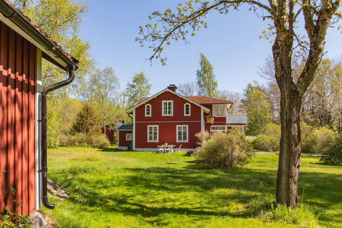 1890s Swedish House with Expansive Garden in Norrtälje - View image 7 of 55