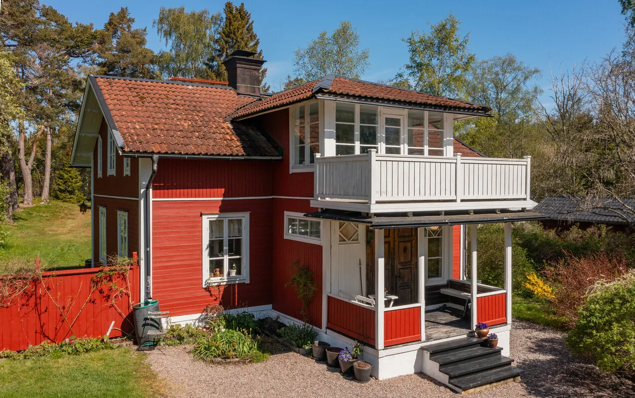 1890s Swedish House with Expansive Garden in Norrtälje - View image 9 of 55