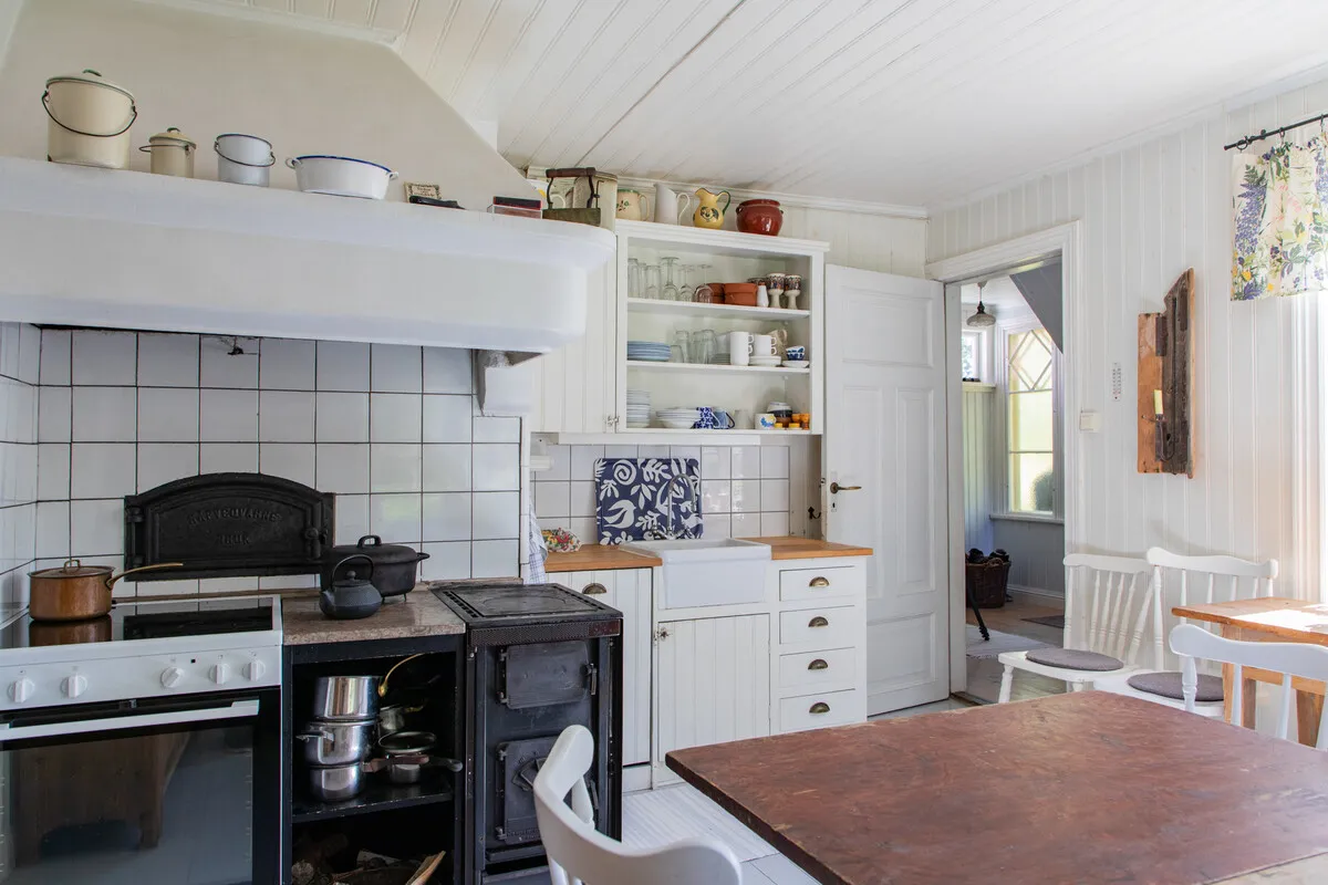1890s Swedish House with Expansive Garden in Norrtälje - View image 20 of 55