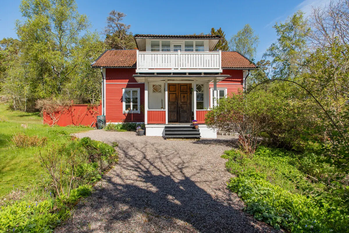1890s Swedish House with Expansive Garden in Norrtälje - View image 46 of 55