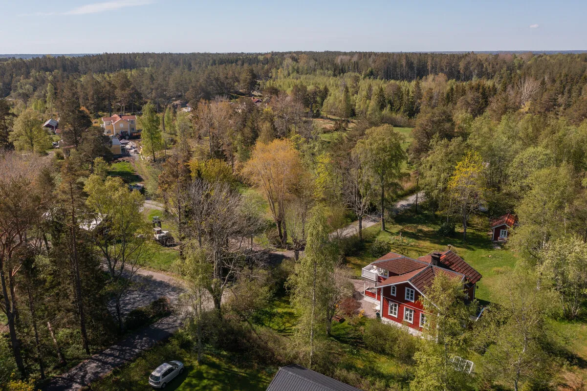1890s Swedish House with Expansive Garden in Norrtälje - View image 47 of 55