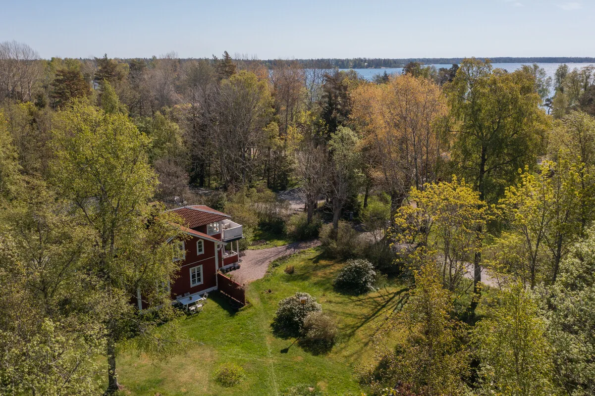 1890s Swedish House with Expansive Garden in Norrtälje - View image 48 of 55