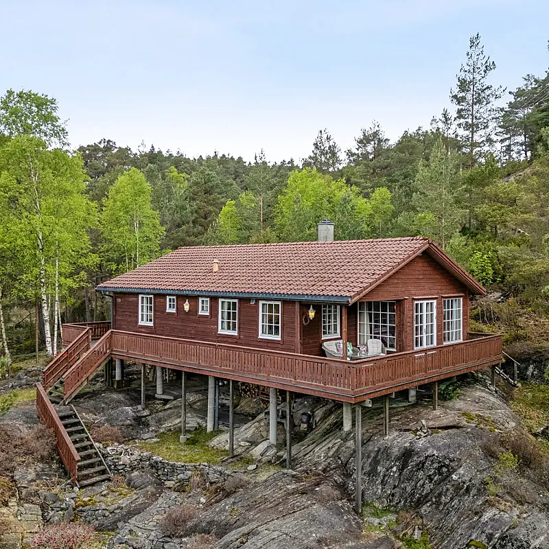 1990s Country House with Terrace and Garden in Arnavik, Norway